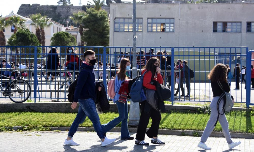 Έξαρση της βίας ανηλίκων: Μαχαιρώματα, ληστείες και σοκαριστικά περιστατικά σε σχολεία και δημόσιους χώρους